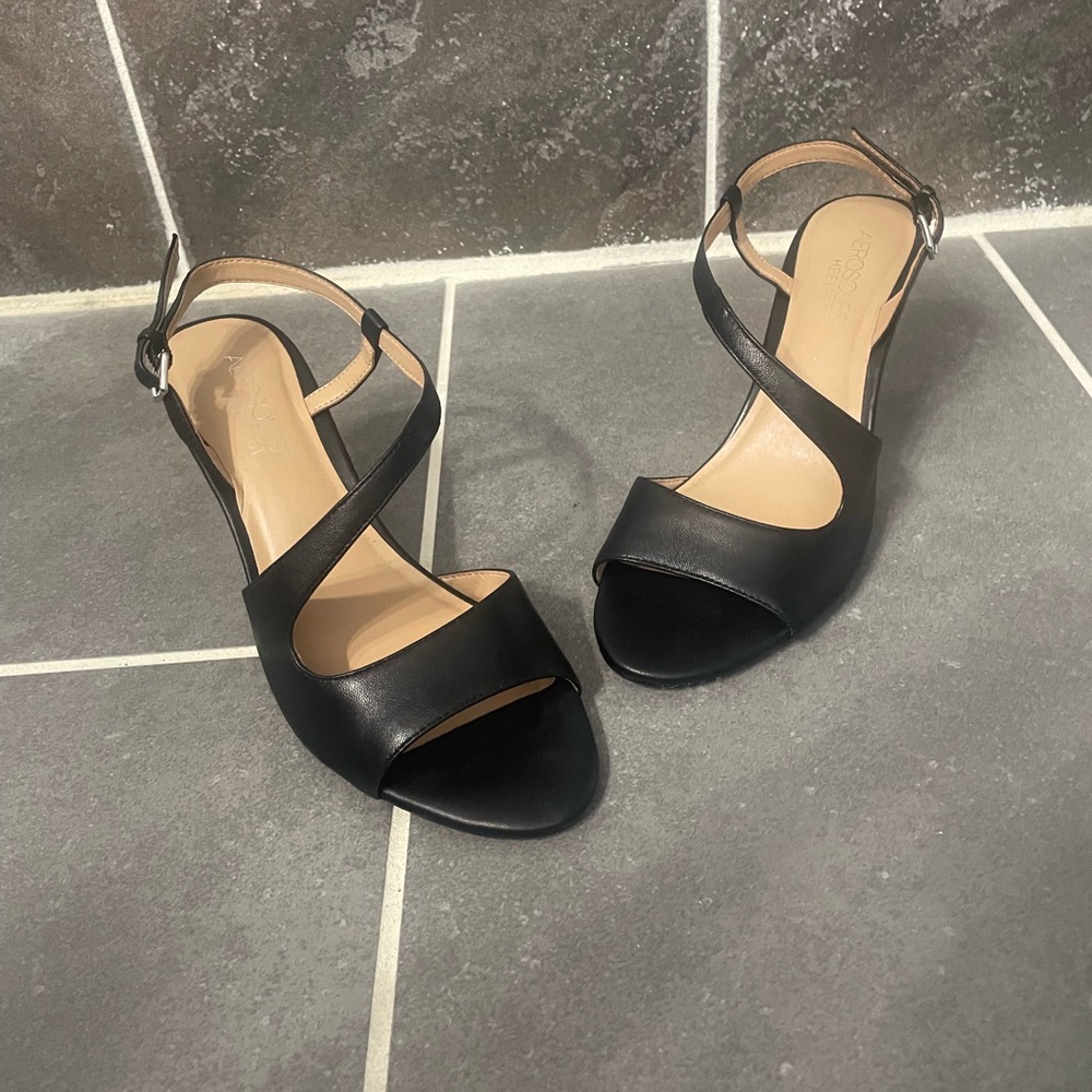Never Worn! Aerosoles leather strappy heels. Black. size 8